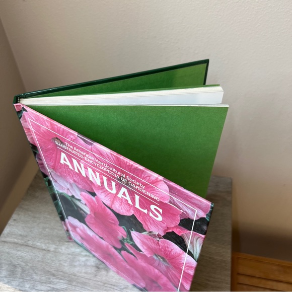 Vintage Hardcover ILLUSTRATED ENCYCLOPEDIA OF GARDENING
ANNUALS Gardening  Book - Picture 2 of 11